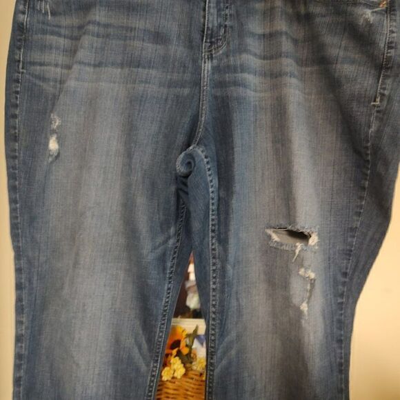 Lane Bryant Distressed Straight Leg Jeans Size Women's 22 - Picture 2 of 4